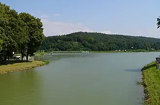 Bergeshöveder Berg mit dem Nassen Dreieck im Vordergrund