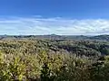 Aussicht in Richtung Süden, in der Bildmitte der Studenec (Kaltenberg), links am Bildrand der Jedlová (Tannenberg)