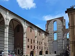 Unvollendet gebliebene Fassade des geplanten „Duomo Nuovo“ (Facciatone)