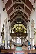 Blick durch Langhaus und Chor