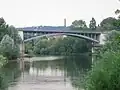 Mit Bögen der König-Karls-Brücke wiederaufgebaute Neckarbrücke in Plochingen