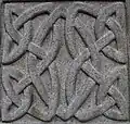 Keltischer Knoten mit drei Bändern (Schmuckelement auf Grabstele, Glasgow Necropolis)