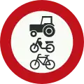 C9: Durchfahrtsverbot für Kraftfahrzeuge, deren Höchstgeschwindigkeit unter 25 km/h liegt, Fahrräder, Mopeds