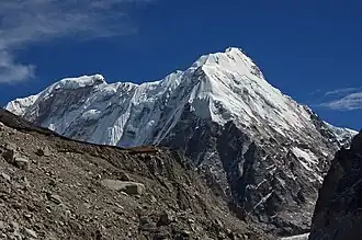 Kirat Chuli (links) und Nepal Peak (rechts)
