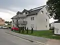 Neubauten sind in Westerenger ein häufiger Anblick. Dieses Mehrfamilienhaus wurde in den Jahren 2010 und 2011 errichtet.