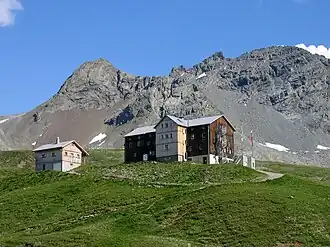 Neue Heilbronner Hütte mit Winterhaus