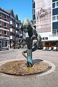 Neuer Bahkauvbrunnen, Frontalansicht