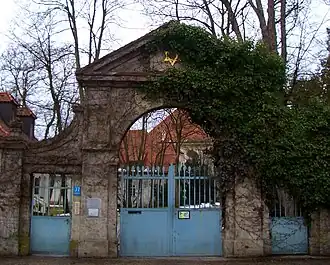 Friedhofseingang
