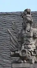 18. Trophäe – Harnisch, Helm, Mörser, Schwerter,