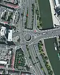 Neumarkt Saarbrücken, aktuelle Situation: 1: Parkplatz (ehemals Standort der Markthalle); 2: Einmündung Stengelstraße (ehemals Standort Saalbau) mit HDI-Hochhaus; 3: Wilhelm-Heinrich-Brücke; 4: Einmündung Hohenzollernstraße; 5: Wilhelm-Heinrich-Straße; 6: Bundesautobahn 620; 7: Zentrale der Sparkasse Saarbrücken