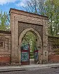 Portal in orientalisierender Hufeinsenform