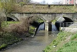 Die Warme Fischa unter dem Wr. Neustädter Kanal
