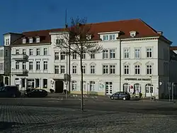 Nr 8 (links) und 9
