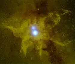 Zentrum der Galaxie NGC&nbsp;6240 im sichtbaren Licht, überlagert mit Röntgenaufnahmen des Teleskops Chandra