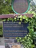 Schild am Eingang der Brömserburg, des Rheingauer Weinmuseum, in Rüdesheim am Rhein