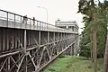 Stahlkonstruktion der Zufahrtsbrücke