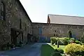 Innenhof mit Blick auf den westlichen Gebäudeteil