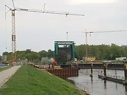 Blick auf die Schleuse vom Elbdeich