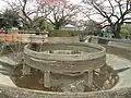 Entō Bunsui im Stadtteil Kuji in Nara. Das Wasser wurde zu Restaurierungszwecken abgelassen.