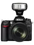Das SB-400 auf einer Nikon D7000