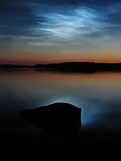 Leuchtende Nachtwolken über Saimaa