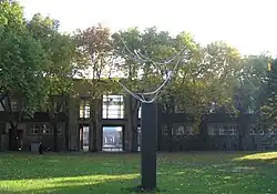 Große Fließende H, 1969, am Museum Kunstpalast, Düsseldorf