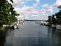 Blick von der Brücke der Schleusenstrasse Richtung Kieler Förde in Holtenau