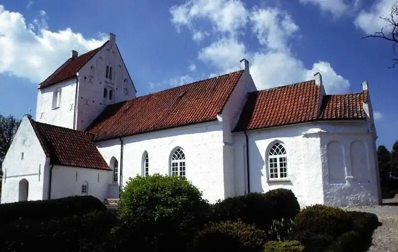 Vallekilde Kirke, von außen