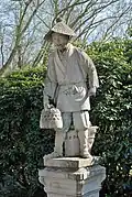 Statue am Chinesen­brunnen