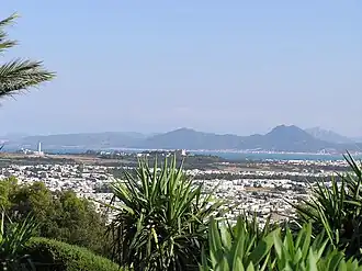 Golf von Tunis mit Blick auf den Djebel Boukornine