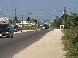 Häuser entlang dem Philip Goldson Highway in Ladyville