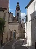 Rue Paul Cabet und Turm der Kirche Saint-Denis