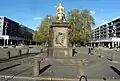 Platzansicht mit den beiden Brunnen 2021