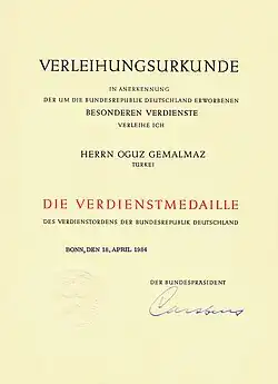 Verwendungsbeispiel: Verleihungsurkunde für den Verdienstorden der Bundesrepublik Deutschland