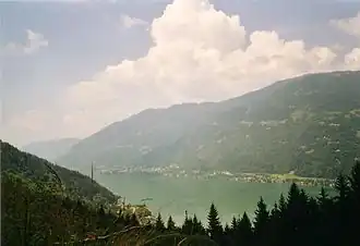 Blick über den Ossiacher See auf die Gerlitzen.