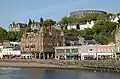 Der McCaig’s Tower oberhalb der schottischen Stadt Oban