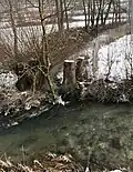 Mündung des im Bild von oben kommenden Edlenbachs in den von rechts kommenden Schwarzen Kocher