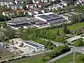 Sportzentrum Schwörz mit Hallenbad (links) und Sporthalle.