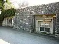 Oberrohrdorf Buacher: Batteriestellung mit vier Geschützständen. Durch das Tor links wurde die 7.5&nbsp;cm Feldkanone in die Kaverne gefahren.
