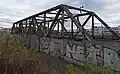 Ehem. Stahlbrücke über die Eisenbahn im Škoda-Werk, Brücke Nord-Süd II, um 2018 abgerissen, jetzt neben der Bahnstrecke abgesetzt