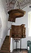 Kanzel, darüber ein Schallloch