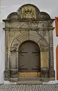 Pforte zum Ostflügel im Schlosshof
