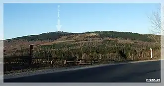 Widok na Okole z drogi 365 (Jelenia Góra - Legnica). Odległość w linii prostej: 2 km