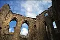 Blick aus den Innenräumen von Old Wardour Castle.