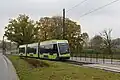 Solaris Tramino 3005 auf dem eingleisigen Abschnitt der Linie 3 neben der ul. Juliana Tuwima (2016)
