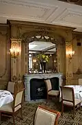 Marmor-Kamin aus der Olympic im White Swan Hotel