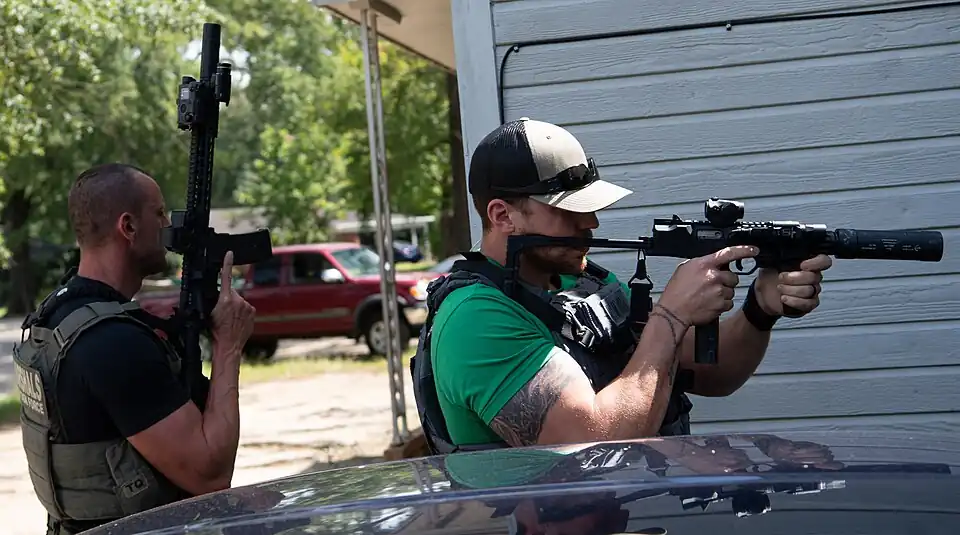 U.S. Marshal mit eine B&T MP9