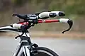Triathlonlenker mit Satellitenschalter am Ende der Aufsätze. Dies ermöglicht das Schalten in aerodynamisch günstiger Position.