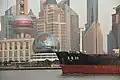 Oriental Pearl Tower mit Huangpu-Fluss