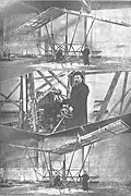 Der Franzose Collomb mit seinem Ornithopter (1908)